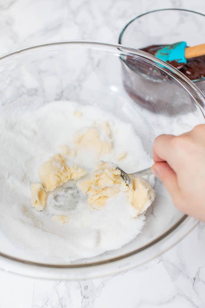 Creaming sugar and margarine